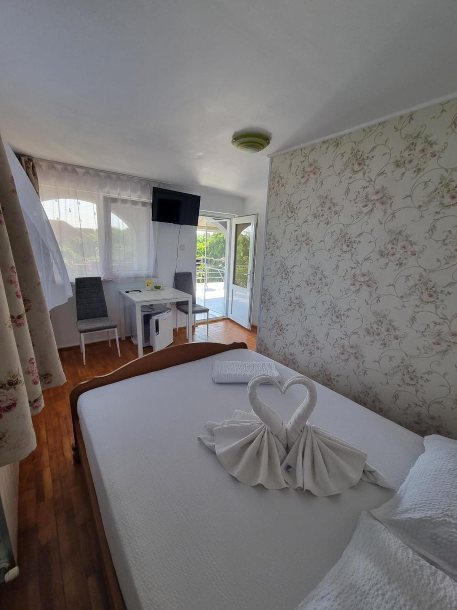 Casa Cu Trandafiri Муригьол Экстерьер фото