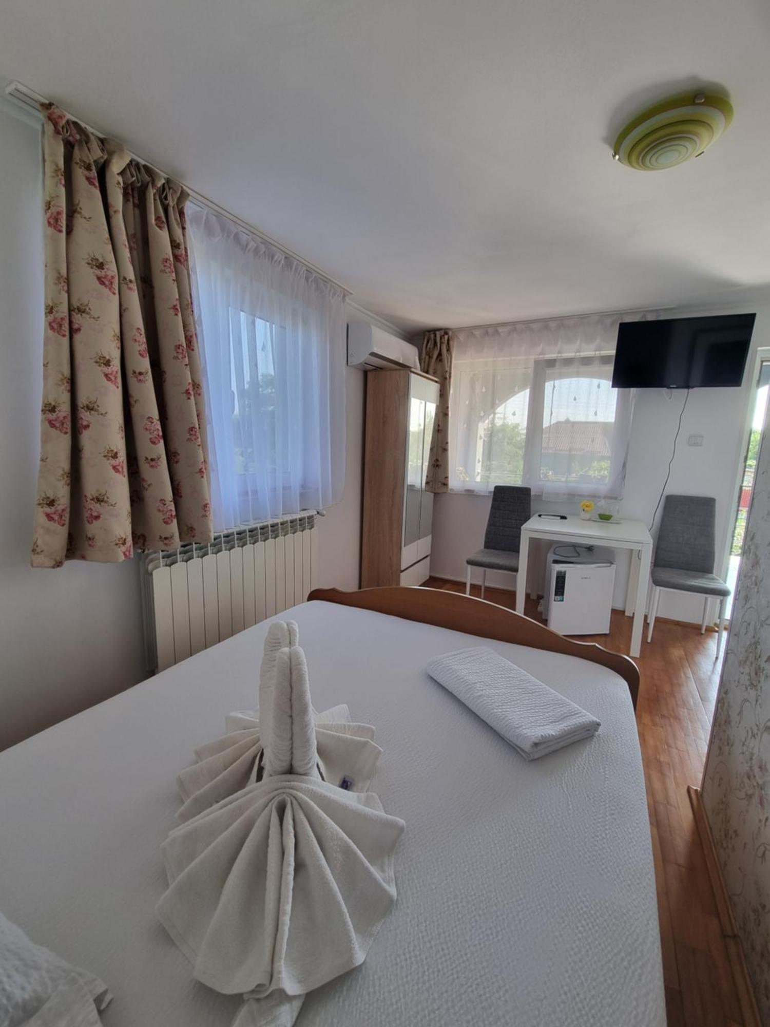 Casa Cu Trandafiri Муригьол Экстерьер фото